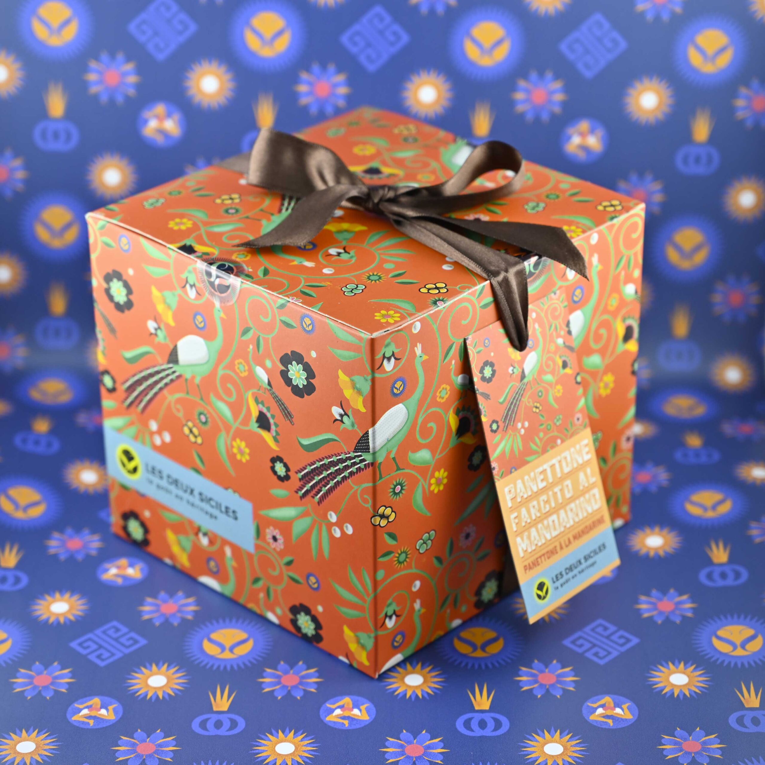 Panettone-mandarine-boite-scaled-1.jpg Panettone à la Crème de Mandarine 500 gr B2B – Image 1