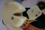 Pecorino Sicilien, artisanal au poivre noir, premier affinage – Image 7