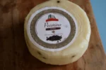 Pecorino Sicilien, artisanal au poivre noir, premier affinage – Image 6