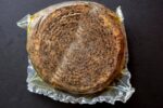 Pecorino artisanal, Sicilien recouvert de poivre noir, premier affinage – Image 4