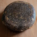 Pecorino artisanal, Sicilien recouvert de poivre noir, premier affinage – Image 2
